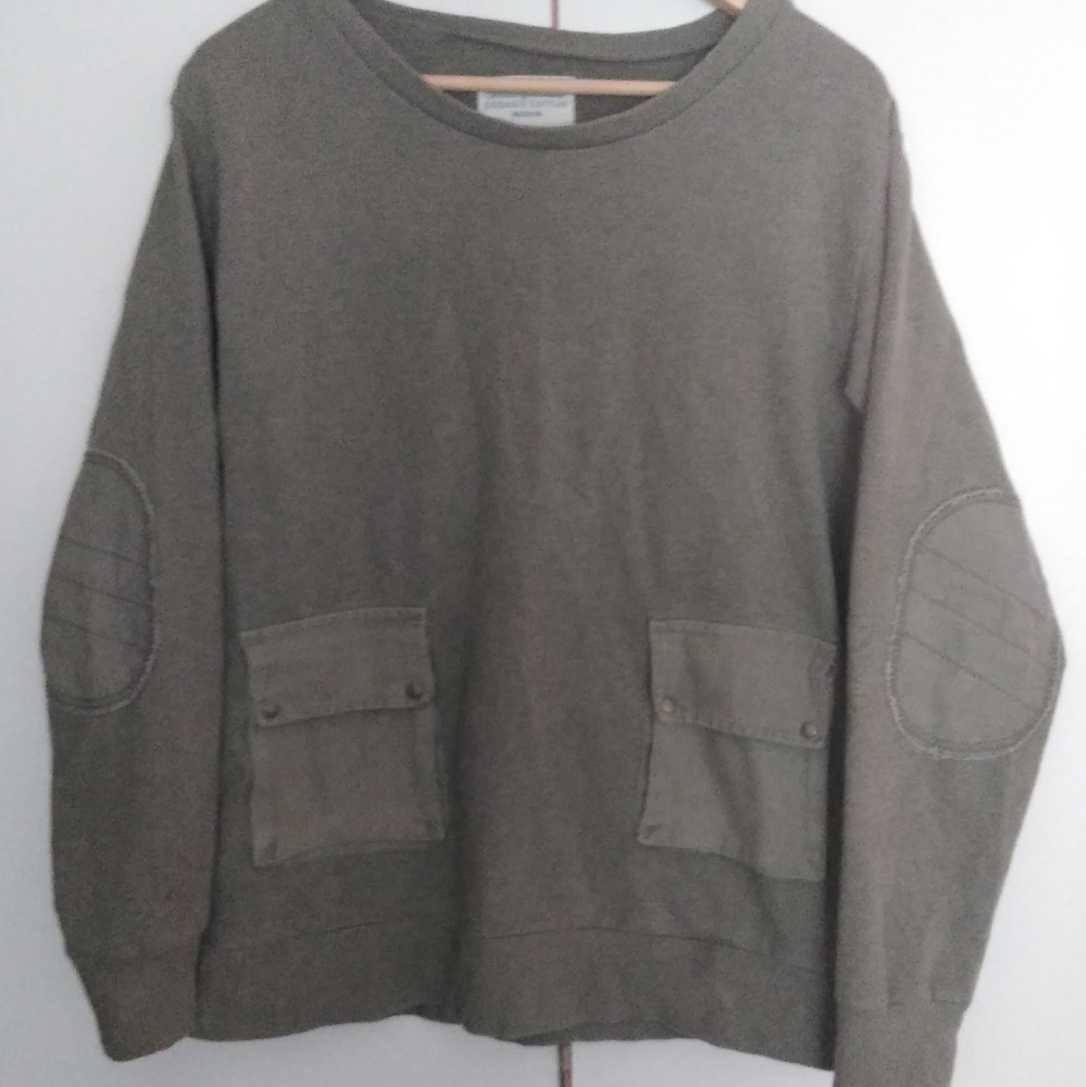 Pullover sweatshirt